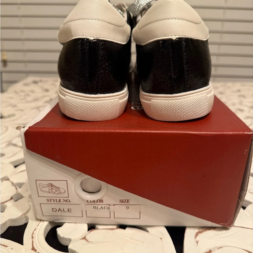 Nature Breeze Black and White Retro Star Sneakers size 9 NWB - Picture 9 of 9